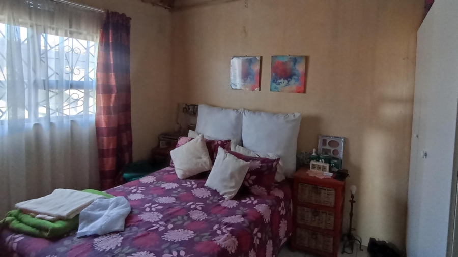 2 Bedroom Property for Sale in Louwville Western Cape